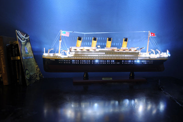 OMH Titanic Lighted CO57