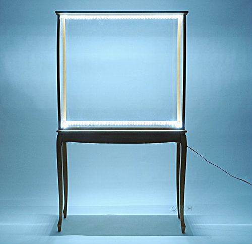 OMH Display case Beech color with legs & lights P054